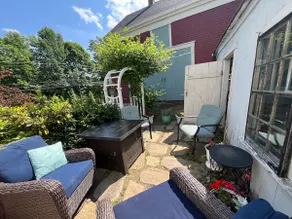 Historic Camden Farmhouse • Pets Welcome - Image 2
