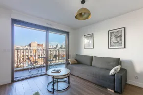 Two Bedroom Flat with Balcony and Garden View - Image 2