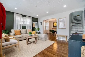 Midtown Stay: Near Creighton-CHI. King Bed, Yard - Image 2