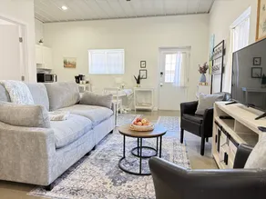 Guest House, Dog Friendly, Fenced Yard - Image 2