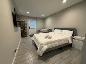 Cozy Duluth Retreat-6 Beds • 6TVs • Prime Location - Image 3