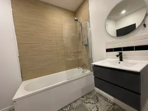 Elegant - Quiet and Spacious - Image 4