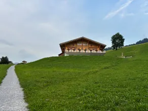 Gstaad: Panoramic terrace with panoramic views of the Alps - Image 2