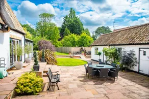 Peaceful countryside suite, patio & workspace - Image 2