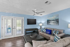 Contemporary Bungalow / West End PCB / Available NOW! / Perfect for Family - Image 4