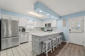 Contemporary Bungalow / West End PCB / Available NOW! / Perfect for Family - Image 2