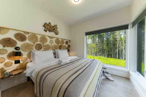 La Charlebois 24: Forest Views, Hot Tub & Patio - Image 5