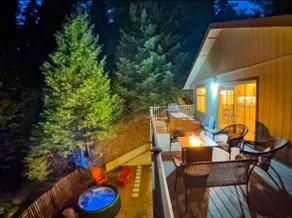 Private Treehouse Chalet, Pet-friendly, 2 Suites - Image 4
