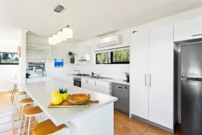 King Bed' tranquil paradise Cowes 4BR 4BTH - Image 5