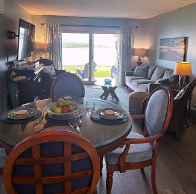 Beautiful Waterfront Sanctuary plus 2 free Kayaks & steps from the Beach - Image 5