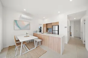 2 Bed, 2 Bath Ocean View Apt! Parking, 250m to Beach - Image 2