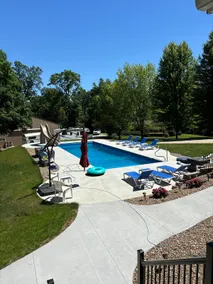 Private, 3 bedroom basement apt: pool and hot tub - Image 2
