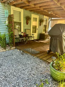 Adorable Cottage on the Lake - Image 3