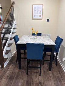Spacious 4 BR Near Downtown - Image 5