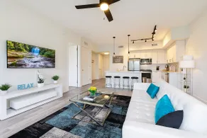 Modern Oasis 2R/3Bd /Gym/EV Near Beaches&Downtown - Image 5