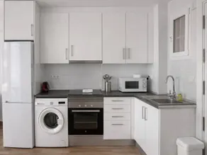 Renovated central apartment with garage - Image 3