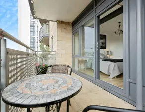 Luxury apartment with balcony and parking - Image 3