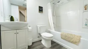 Central location private 1bedroom suite - Image 5