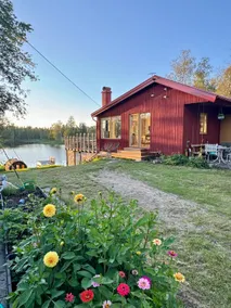 Cozy cottage with sauna by the lake - Image 1