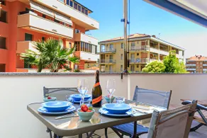 Bikes Included, Terrace and Sea 5 min away - Image 3