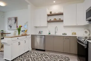 NEW 2BR Victoria Suite: Family, Pet, Work-Friendly - Image 2