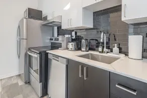 Downtown| Spacious 5 Beds |5 min Bell Centre - Image 5
