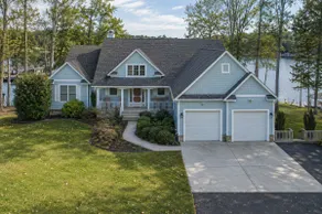 5BR Lakefront | Deck | Firepit | Dogs | Kayak - Image 3
