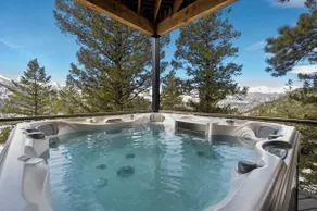 Luxurious - Breathtaking Views - Hot Tub! - Image 4