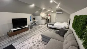 Beautiful loft with spa and heated garage! - Image 3