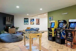 Berkshires Lakefront Stylish Retreat w/Gameroom - Image 4