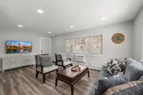 Rogers Park Getaway Near Beach; Free Parking Spot - Image 4