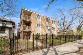 Rogers Park Getaway Near Beach; Free Parking Spot - Image 3