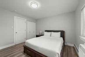 Rogers Park Getaway Near Beach; Free Parking Spot - Image 2