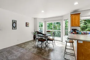 Stylish getaway near town, park and amenities! - Image 5
