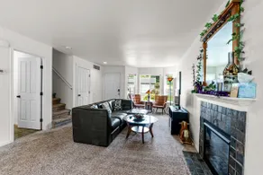 Stylish getaway near town, park and amenities! - Image 4