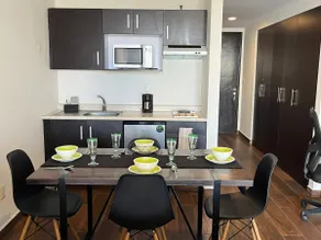 Executive suite, 2 queen beds, gym, in Interlomas - Image 2
