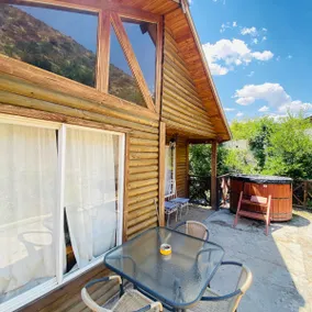 Cabin with unlimited Hot Tub and River Descent - Image 4