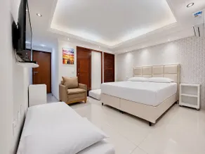 Modern apartment with garage - Image 2