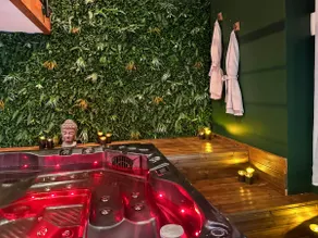 Romantic night • Private Jacuzzi for two - Image 4