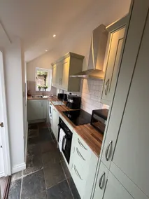 Grade II listed cottage - Free Parking - Image 2
