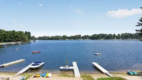 Holiday Haus: Fall Weekend on Lake Cowden - Image 4