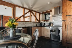 Swallows Nest at Widemouth Bay - 2 bedroom cottage both rooms twin or king - Image 4