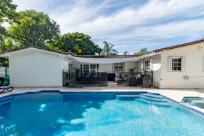 Luxury Retreat w Heated Pool, Spa, FirePit and BBQ - Image 4