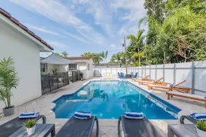 Luxury Retreat w Heated Pool, Spa, FirePit and BBQ - Image 2