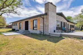 Large 4 Bedroom Home in Haysville - Image 2
