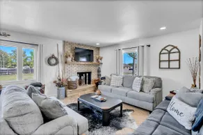 Large 4 Bedroom Home in Haysville - Image 3