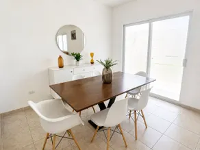 Spacious house in the Viñedos area | 24-hour security. - Image 2