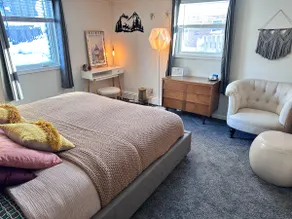 Fully renovated spacious & cosy Lower Level suite - Image 2