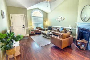 *Stunning Home*Great Location*Near Hospital & ECU* - Image 2