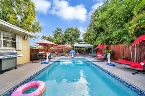 Heated Pool Spa BBQ 10 PPL Near Beach & Downtown - Image 2